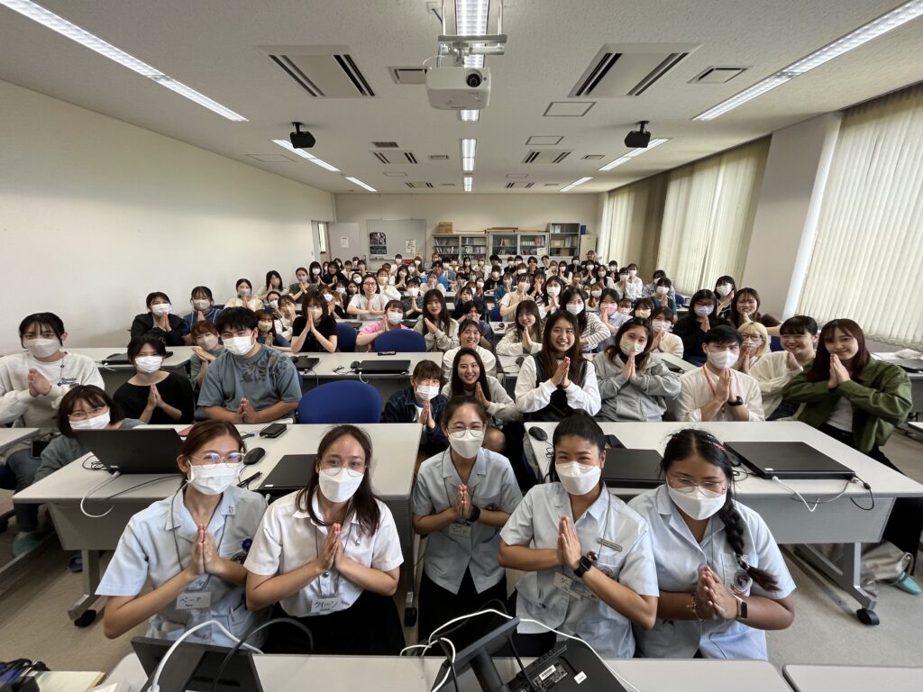 学生交流写真　タイの文化や学生生活について